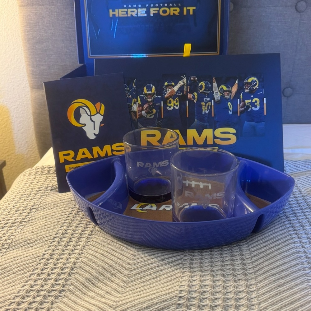LA Rams Chip Tray and S/2 Glassware Set